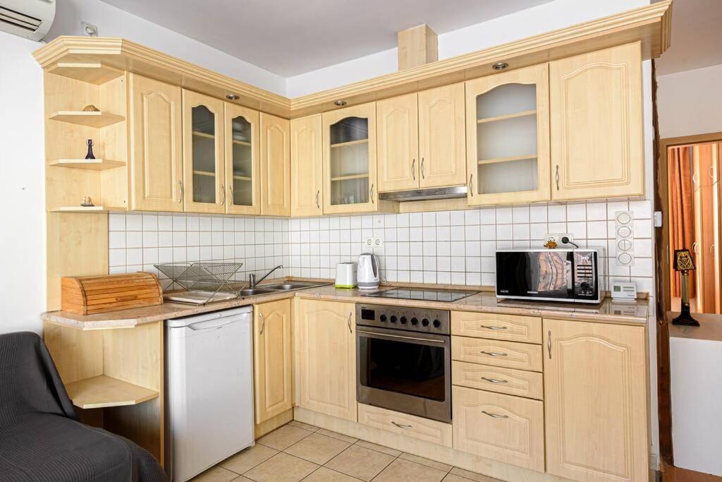Lovely Apartment In City Centre For 4 Guests Budapest Exterior foto