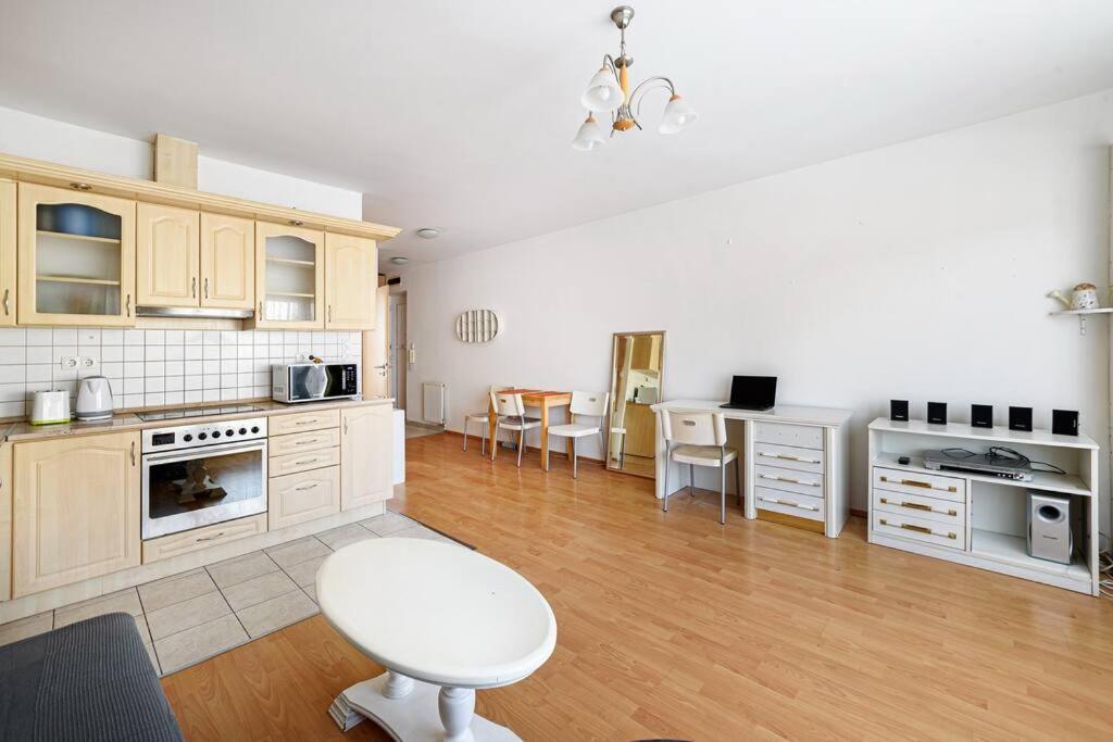 Lovely Apartment In City Centre For 4 Guests Budapest Exterior foto
