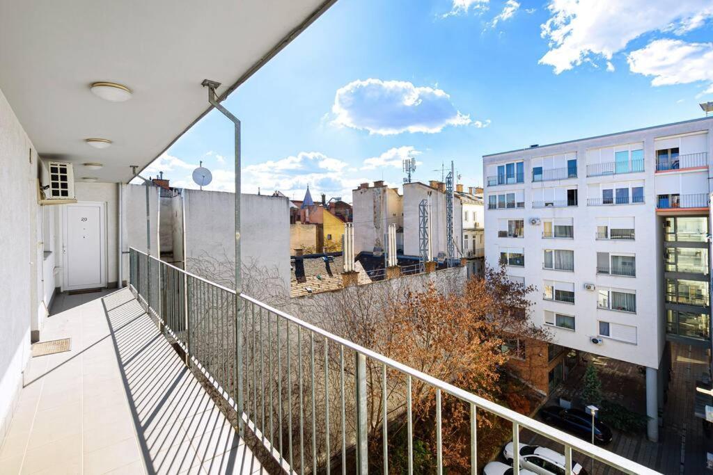 Lovely Apartment In City Centre For 4 Guests Budapest Exterior foto